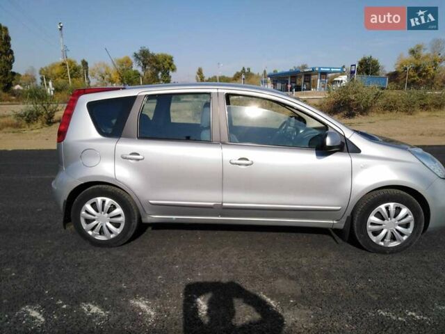 Серый Ниссан Ноут, объемом двигателя 1.6 л и пробегом 200 тыс. км за 6000 $, фото 5 на Automoto.ua