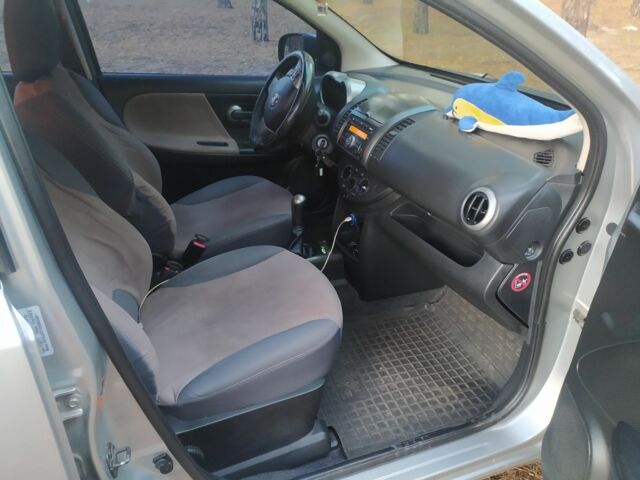 Серый Ниссан Ноут, объемом двигателя 1.6 л и пробегом 177 тыс. км за 5400 $, фото 10 на Automoto.ua