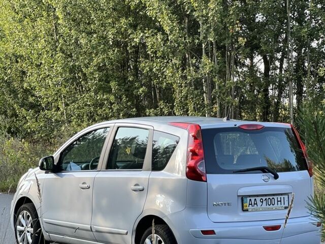 Сірий Ніссан Ноут, об'ємом двигуна 1.6 л та пробігом 250 тис. км за 4500 $, фото 3 на Automoto.ua