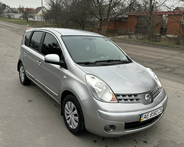 Серый Ниссан Ноут, объемом двигателя 1.6 л и пробегом 83 тыс. км за 5300 $, фото 22 на Automoto.ua