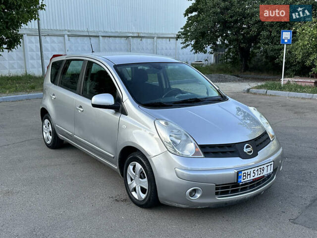 Серый Ниссан Ноут, объемом двигателя 1.6 л и пробегом 250 тыс. км за 5800 $, фото 4 на Automoto.ua