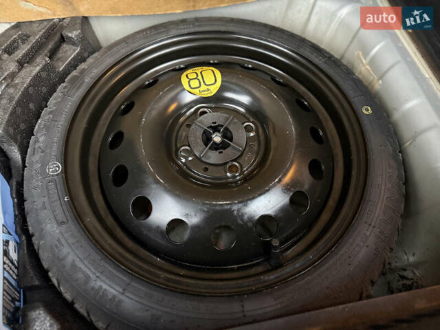 Серый Ниссан Ноут, объемом двигателя 1.4 л и пробегом 142 тыс. км за 5200 $, фото 77 на Automoto.ua