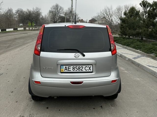 Серый Ниссан Ноут, объемом двигателя 1.6 л и пробегом 83 тыс. км за 5500 $, фото 4 на Automoto.ua