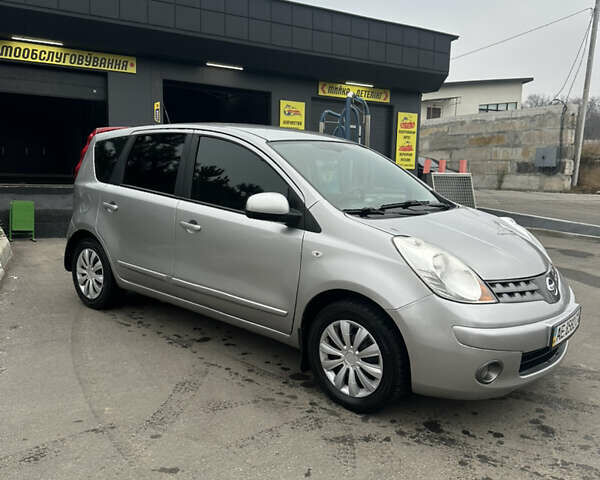 Серый Ниссан Ноут, объемом двигателя 1.6 л и пробегом 83 тыс. км за 5300 $, фото 4 на Automoto.ua