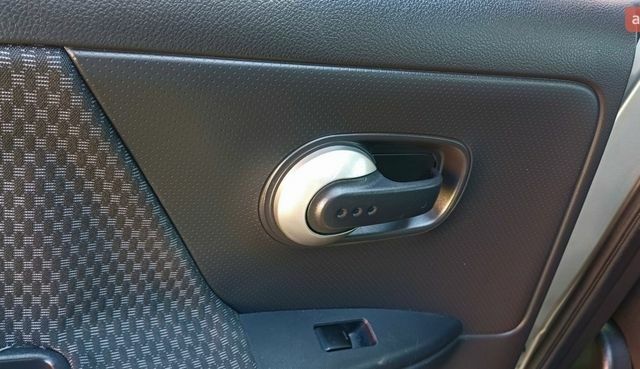 Серый Ниссан Ноут, объемом двигателя 1.6 л и пробегом 176 тыс. км за 5700 $, фото 47 на Automoto.ua