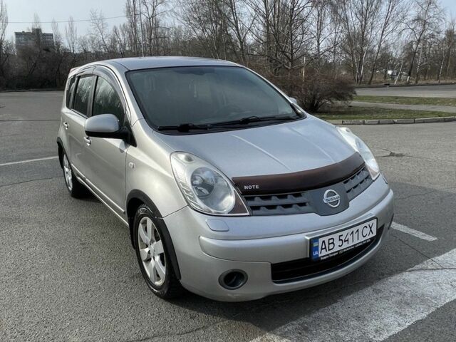 Серый Ниссан Ноут, объемом двигателя 1.6 л и пробегом 209 тыс. км за 5200 $, фото 1 на Automoto.ua