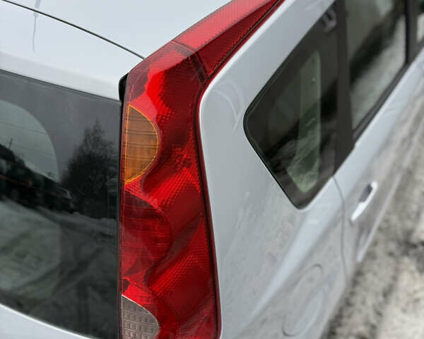 Сірий Ніссан Ноут, об'ємом двигуна 1.4 л та пробігом 188 тис. км за 5000 $, фото 40 на Automoto.ua