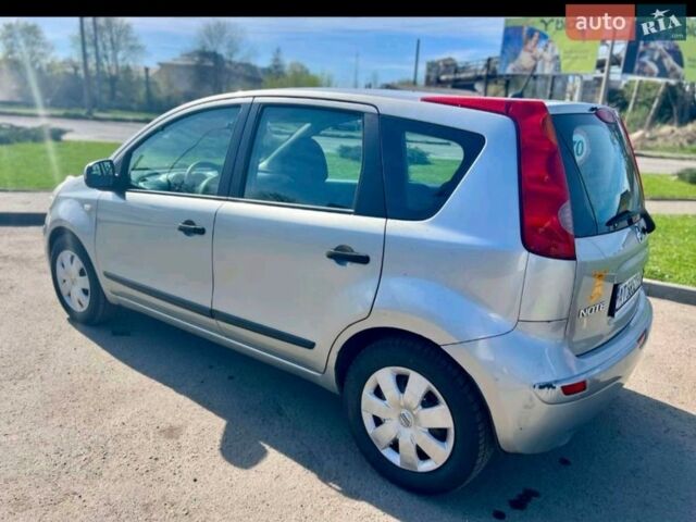 Сірий Ніссан Ноут, об'ємом двигуна 1.6 л та пробігом 200 тис. км за 5300 $, фото 2 на Automoto.ua