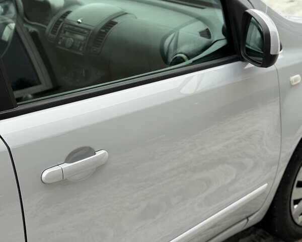 Сірий Ніссан Ноут, об'ємом двигуна 1.4 л та пробігом 188 тис. км за 5000 $, фото 60 на Automoto.ua