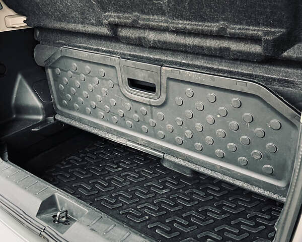 Серый Ниссан Ноут, объемом двигателя 1.6 л и пробегом 122 тыс. км за 6990 $, фото 28 на Automoto.ua