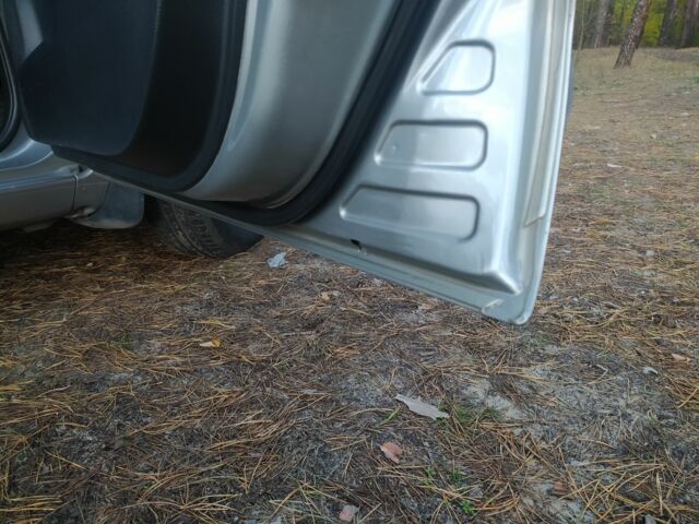 Серый Ниссан Ноут, объемом двигателя 1.6 л и пробегом 177 тыс. км за 5400 $, фото 5 на Automoto.ua