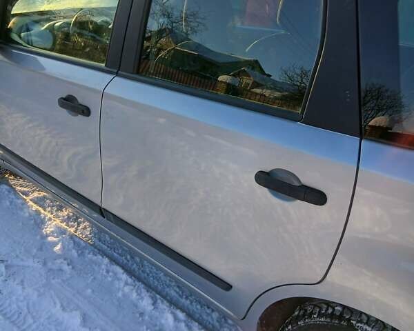 Серый Ниссан Ноут, объемом двигателя 1.4 л и пробегом 230 тыс. км за 4200 $, фото 6 на Automoto.ua