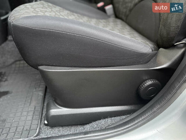Серый Ниссан Ноут, объемом двигателя 1.4 л и пробегом 142 тыс. км за 5200 $, фото 39 на Automoto.ua