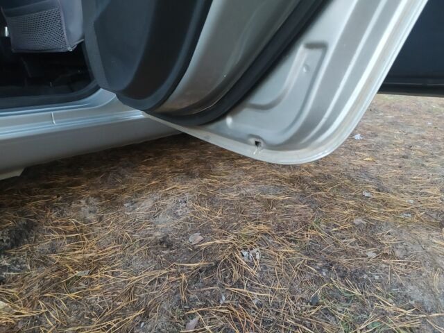 Серый Ниссан Ноут, объемом двигателя 1.6 л и пробегом 177 тыс. км за 5400 $, фото 7 на Automoto.ua