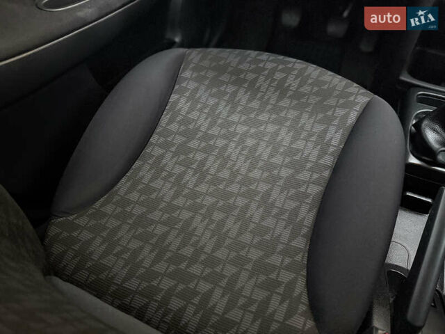 Серый Ниссан Ноут, объемом двигателя 1.4 л и пробегом 142 тыс. км за 5200 $, фото 56 на Automoto.ua