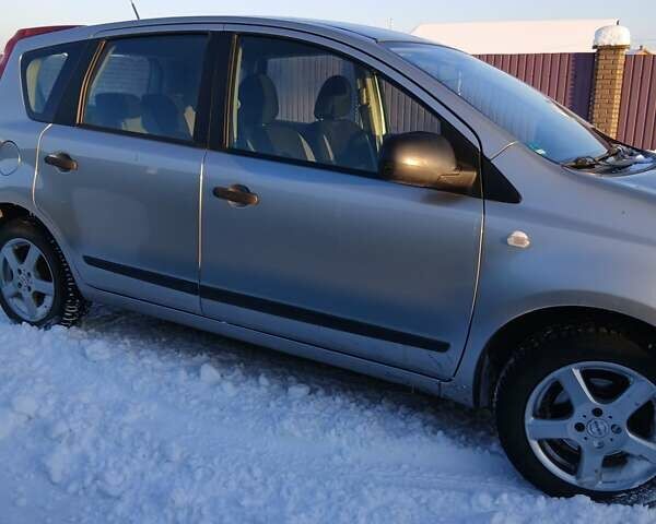 Серый Ниссан Ноут, объемом двигателя 1.4 л и пробегом 230 тыс. км за 4200 $, фото 2 на Automoto.ua