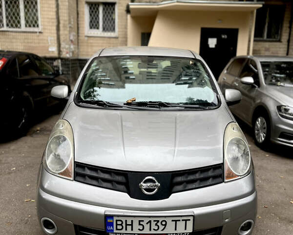 Сірий Ніссан Ноут, об'ємом двигуна 1.6 л та пробігом 248 тис. км за 6100 $, фото 2 на Automoto.ua