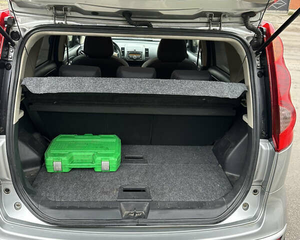 Серый Ниссан Ноут, объемом двигателя 1.6 л и пробегом 83 тыс. км за 5300 $, фото 14 на Automoto.ua