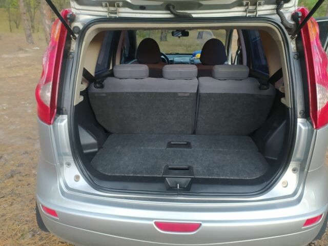 Серый Ниссан Ноут, объемом двигателя 1.6 л и пробегом 177 тыс. км за 5400 $, фото 13 на Automoto.ua