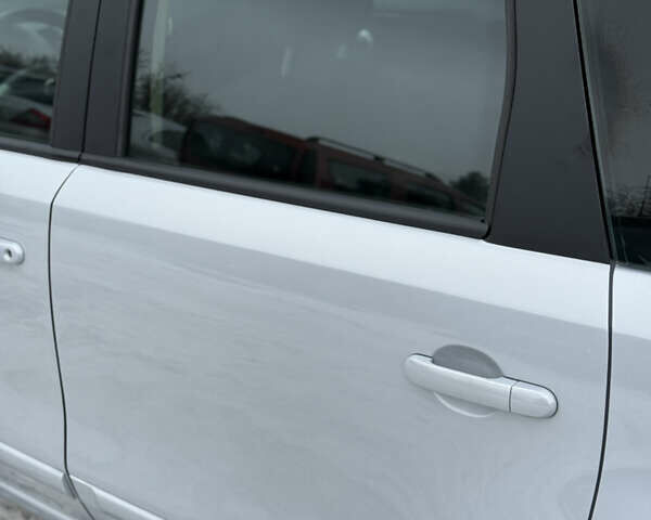 Сірий Ніссан Ноут, об'ємом двигуна 1.4 л та пробігом 188 тис. км за 5000 $, фото 51 на Automoto.ua