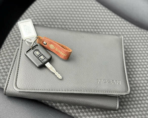 Сірий Ніссан Ноут, об'ємом двигуна 1.4 л та пробігом 188 тис. км за 5000 $, фото 134 на Automoto.ua