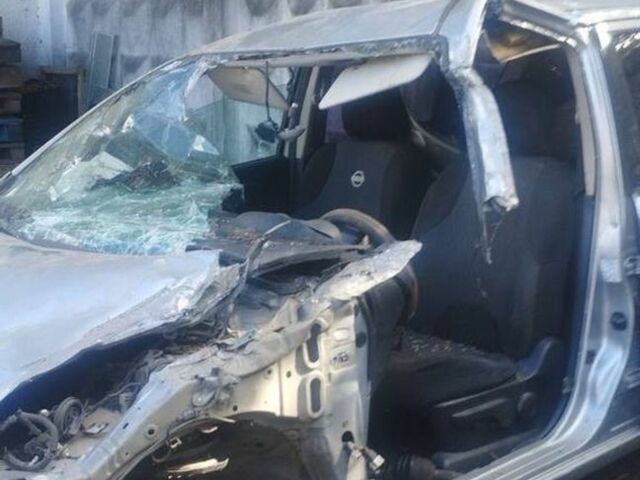Сірий Ніссан Ноут, об'ємом двигуна 1.4 л та пробігом 220 тис. км за 1300 $, фото 5 на Automoto.ua