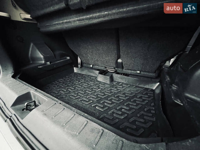 Серый Ниссан Ноут, объемом двигателя 1.6 л и пробегом 122 тыс. км за 6990 $, фото 30 на Automoto.ua