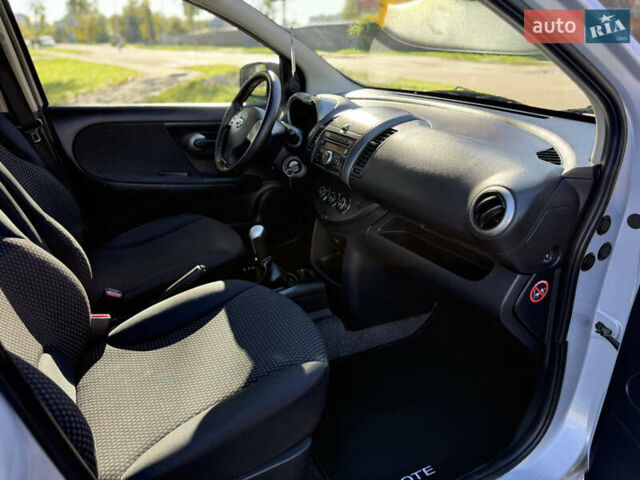 Сірий Ніссан Ноут, об'ємом двигуна 1.4 л та пробігом 191 тис. км за 6000 $, фото 34 на Automoto.ua