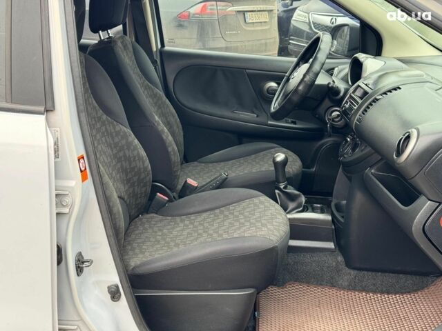 Сірий Ніссан Ноут, об'ємом двигуна 1.4 л та пробігом 137 тис. км за 4990 $, фото 20 на Automoto.ua