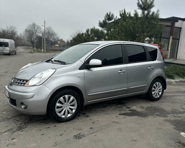 Серый Ниссан Ноут, объемом двигателя 1.6 л и пробегом 83 тыс. км за 5300 $, фото 1 на Automoto.ua