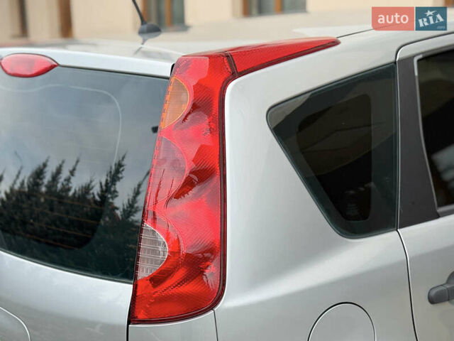 Серый Ниссан Ноут, объемом двигателя 1.4 л и пробегом 142 тыс. км за 5200 $, фото 28 на Automoto.ua