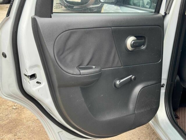 Сірий Ніссан Ноут, об'ємом двигуна 1.4 л та пробігом 137 тис. км за 4990 $, фото 14 на Automoto.ua