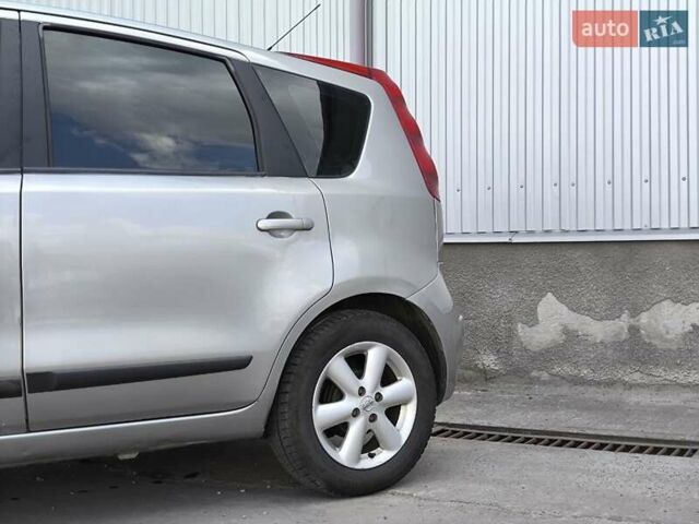 Сірий Ніссан Ноут, об'ємом двигуна 1.4 л та пробігом 293 тис. км за 5100 $, фото 5 на Automoto.ua