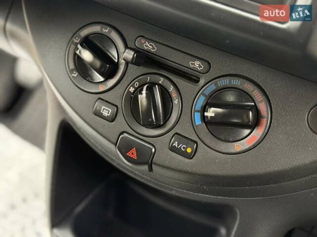 Серый Ниссан Ноут, объемом двигателя 1.39 л и пробегом 232 тыс. км за 5600 $, фото 8 на Automoto.ua