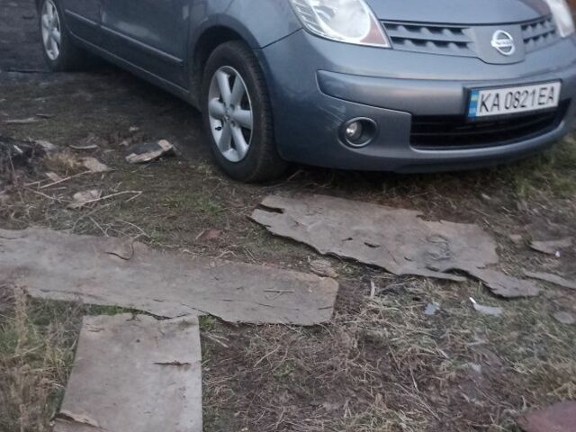 Серый Ниссан Ноут, объемом двигателя 1.5 л и пробегом 198 тыс. км за 5600 $, фото 3 на Automoto.ua