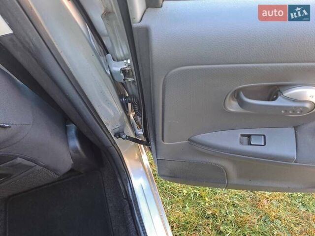 Сірий Ніссан Ноут, об'ємом двигуна 1.39 л та пробігом 146 тис. км за 6000 $, фото 16 на Automoto.ua