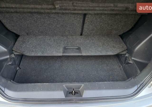 Серый Ниссан Ноут, объемом двигателя 1.4 л и пробегом 171 тыс. км за 6300 $, фото 6 на Automoto.ua