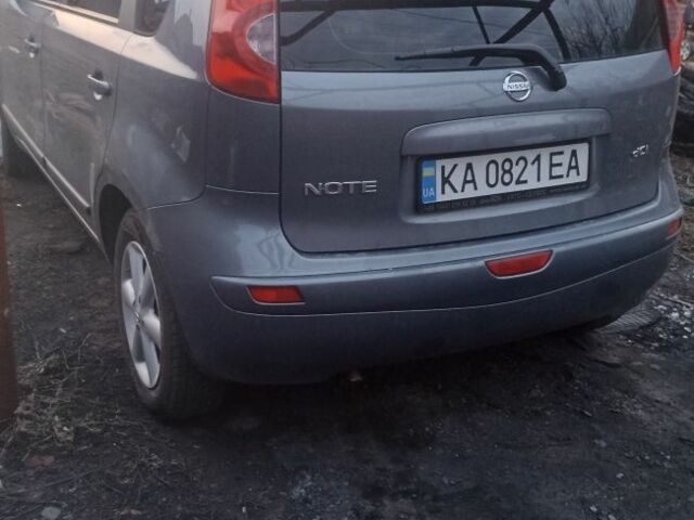 Серый Ниссан Ноут, объемом двигателя 1.5 л и пробегом 198 тыс. км за 5600 $, фото 1 на Automoto.ua
