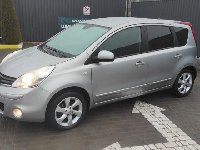 Серый Ниссан Ноут, объемом двигателя 1.6 л и пробегом 219 тыс. км за 6700 $, фото 3 на Automoto.ua