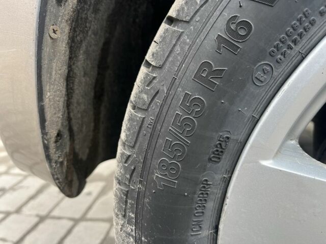 Серый Ниссан Ноут, объемом двигателя 1.6 л и пробегом 250 тыс. км за 1900 $, фото 14 на Automoto.ua