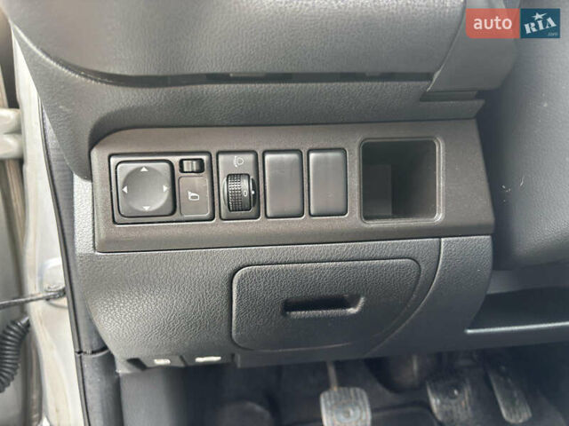 Ніссан Ноут 2009 у Хороле на Automoto.ua Сірий Ніссан Ноут, об'ємом двигуна 0 л та пробігом 214 тис. км за 5650 $, фото 36 на Automoto.ua