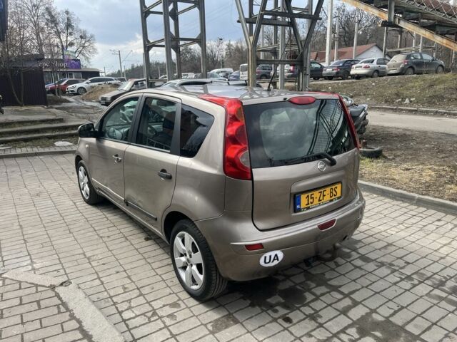 Серый Ниссан Ноут, объемом двигателя 1.6 л и пробегом 250 тыс. км за 1900 $, фото 3 на Automoto.ua