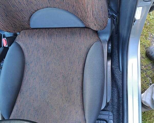 Сірий Ніссан Ноут, об'ємом двигуна 1.39 л та пробігом 146 тис. км за 6000 $, фото 9 на Automoto.ua