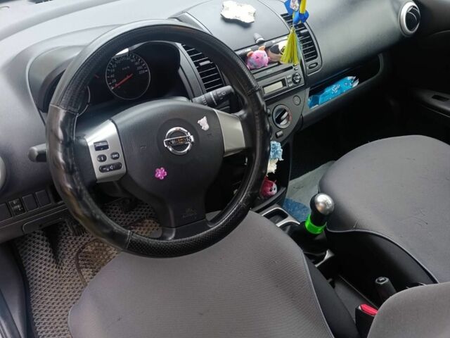 Сірий Ніссан Ноут, об'ємом двигуна 1.4 л та пробігом 250 тис. км за 5000 $, фото 4 на Automoto.ua