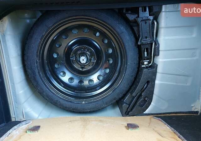 Сірий Ніссан Ноут, об'ємом двигуна 1.6 л та пробігом 183 тис. км за 5750 $, фото 36 на Automoto.ua