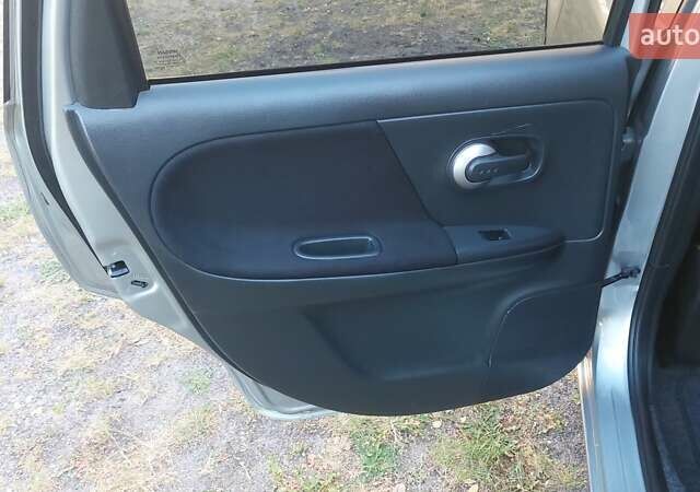 Сірий Ніссан Ноут, об'ємом двигуна 1.6 л та пробігом 183 тис. км за 5750 $, фото 33 на Automoto.ua