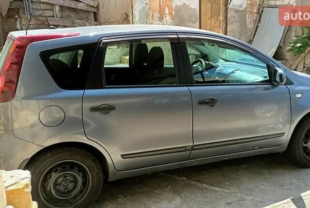 Сірий Ніссан Ноут, об'ємом двигуна 1.4 л та пробігом 318 тис. км за 4000 $, фото 2 на Automoto.ua