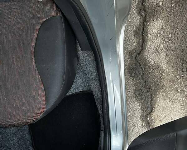 Сірий Ніссан Ноут, об'ємом двигуна 1.6 л та пробігом 159 тис. км за 6700 $, фото 30 на Automoto.ua