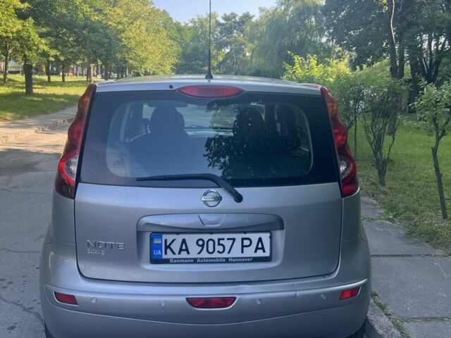 Сірий Ніссан Ноут, об'ємом двигуна 1.6 л та пробігом 197 тис. км за 7100 $, фото 2 на Automoto.ua