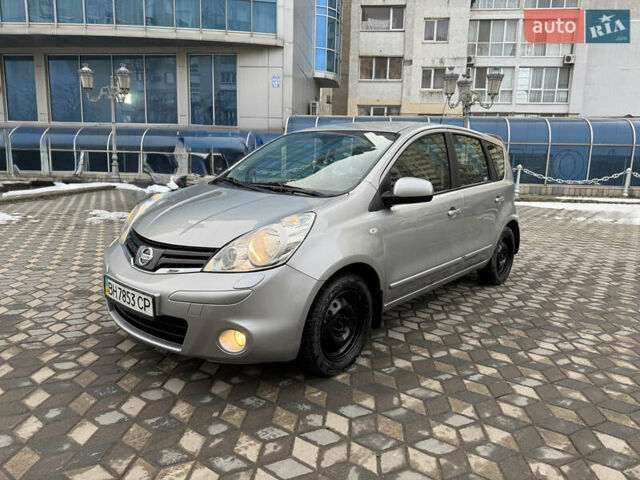 Серый Ниссан Ноут, объемом двигателя 1.6 л и пробегом 165 тыс. км за 6250 $, фото 2 на Automoto.ua